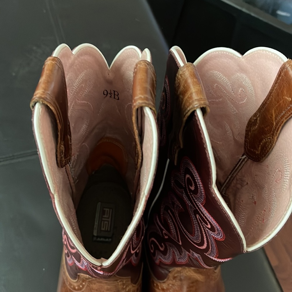 Boots - Picture 5 of 6